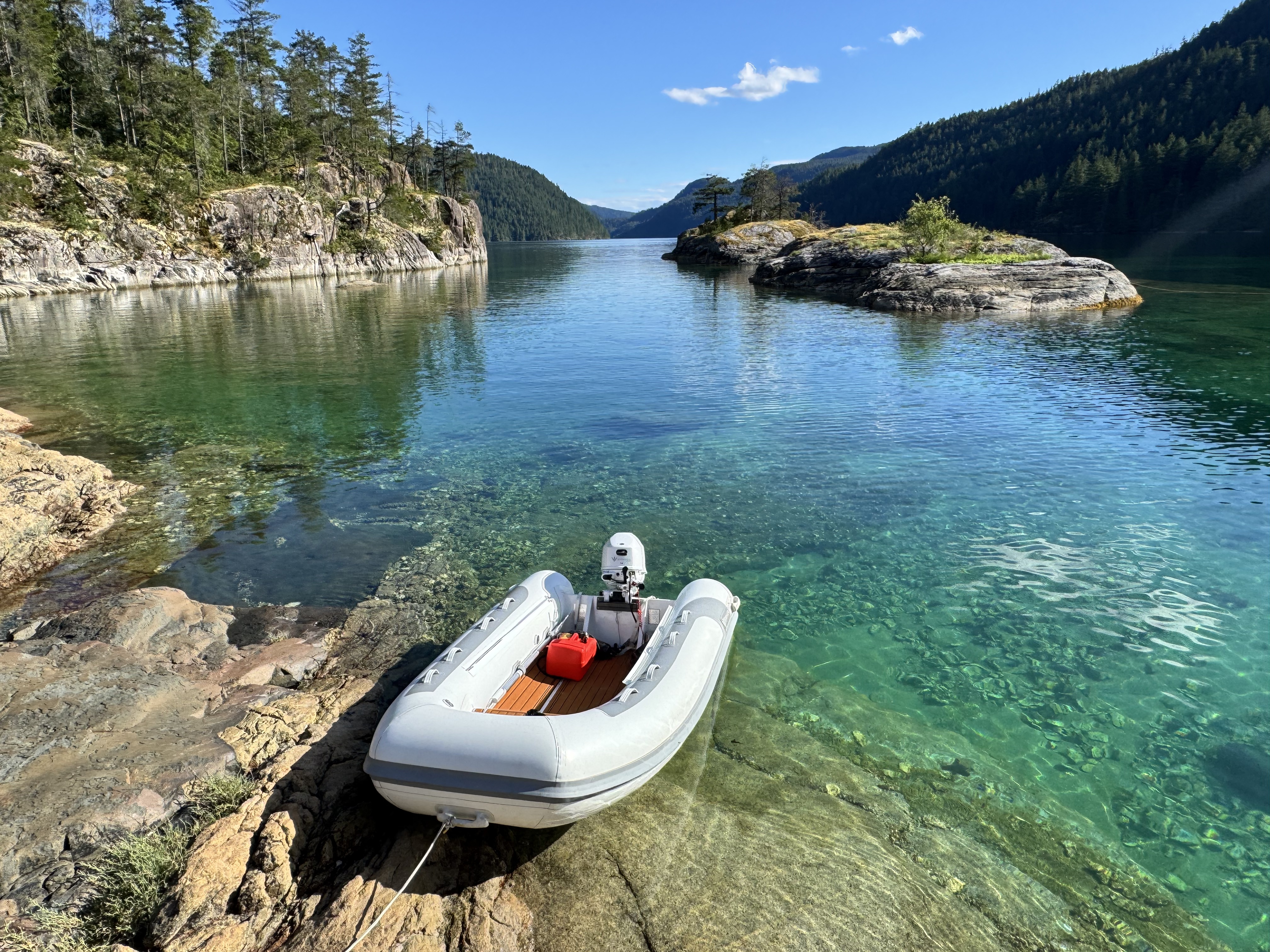 The tender pulled up on a little island between Melanie Cove and Laura Cove